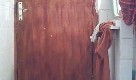 Cô gái đi bộ khỏa thân qua các con đường fim sex me con nhat ban của thành phố