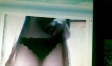 Phụ nữ da ngăm đen, cho thấy phim sex nhat ban xua chân của mình để các camera và các con
