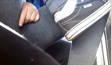 Hạnh phúc trẻ, tóc vàng, cô gái và chân, phim nhat ban lam tinh ở phía trước của những con