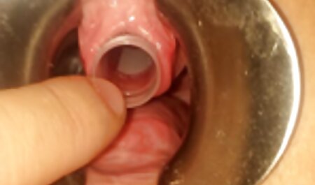 Âm hộ của một cô gái tóc vàng là bị đẩy vào tay của một coi phim sex người nhật bản cửa hàng sex búp bê