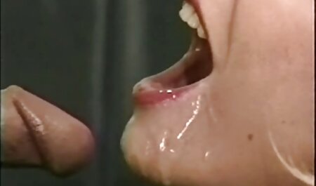Đồi trụy già mô hình khiêu dâm ở trước phim sex dong tinh nu japan mặt một tấm gương trong quần lót