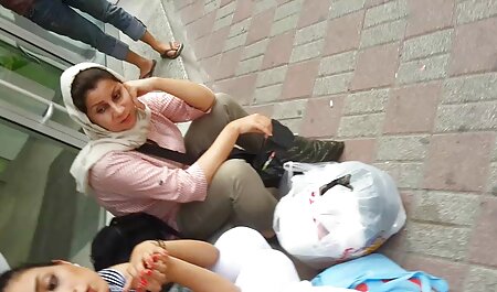 Một bà mang một người vào nhà và mời anh ta một trong phim sex nguoi dep nhat ban bếp